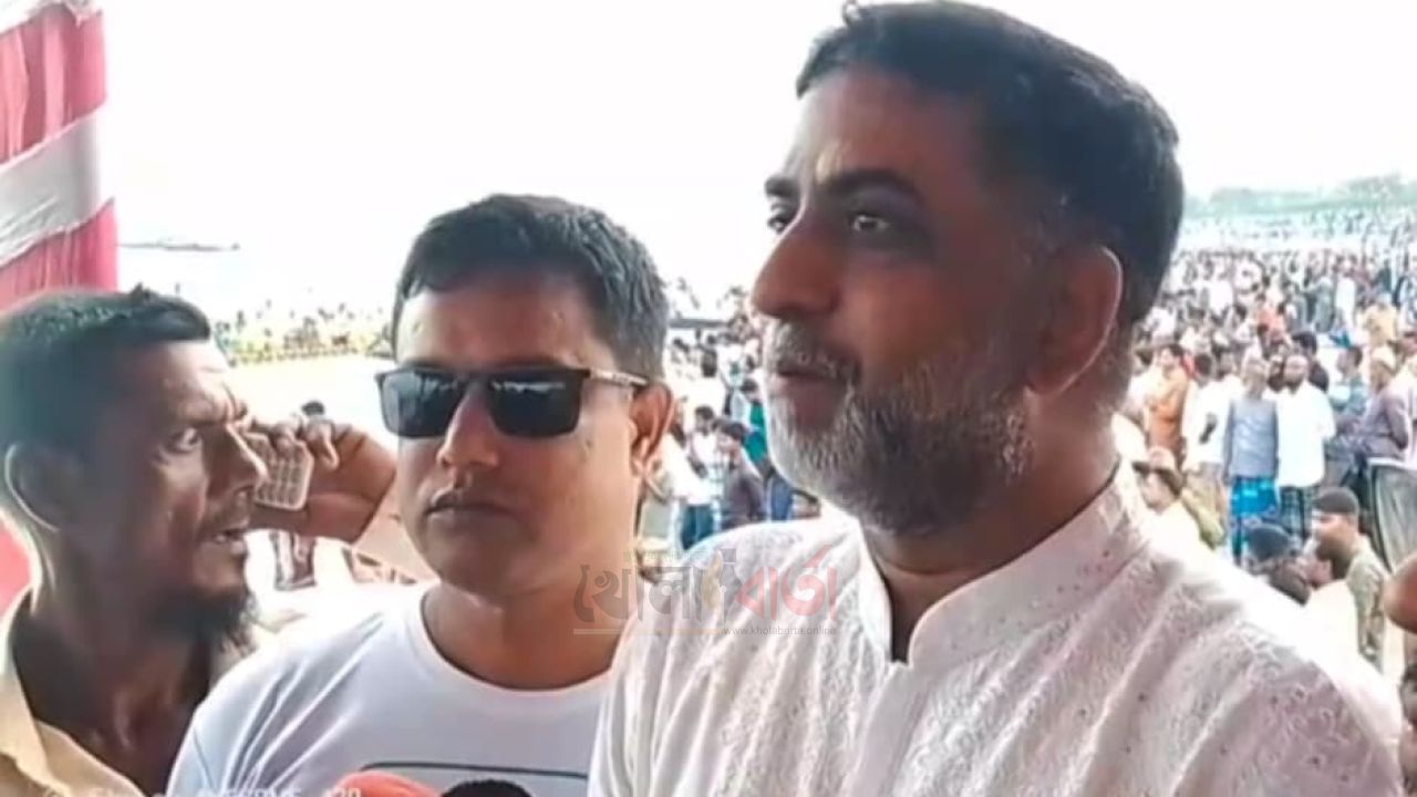 ফুলছড়িতে নৌকা বাইচে সহস্রাধিক জনতার ঢল
