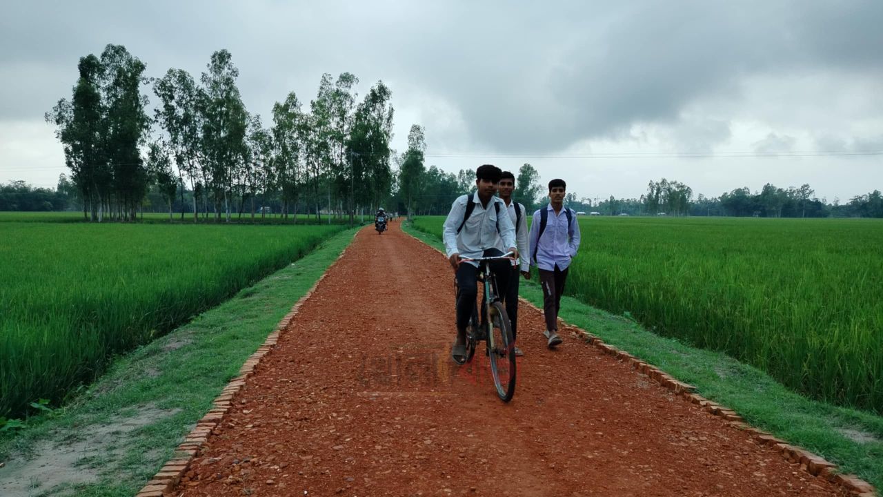 ভোগান্তির রাস্তা এখন নতুন স্বপ্নের; কাজের মান নিয়েও প্রশংসা