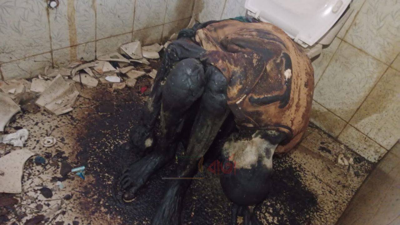 কাজিপুরে অডিটোরিয়াম ওয়াশরুম থেকে বৃদ্ধের অর্ধগলিত লাশ উদ্ধার 