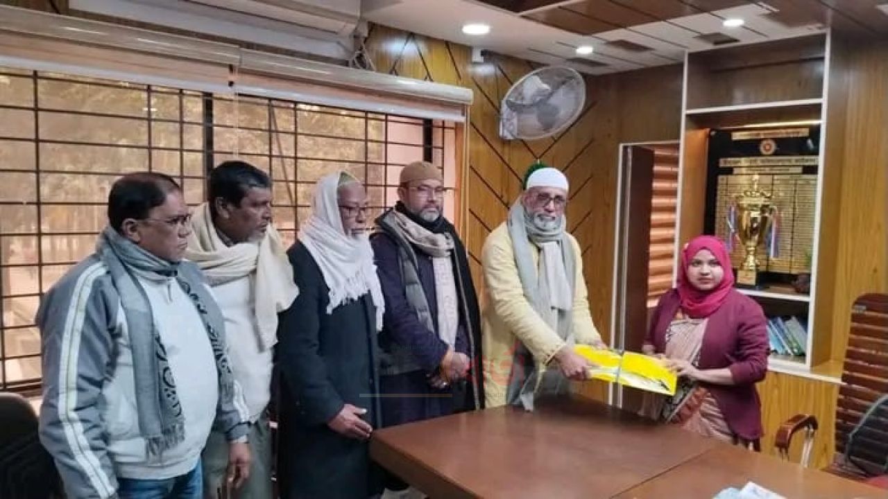 চিরিরবন্দরে বিএনপি প্রার্থী আখতারুজ্জামানের মনোনয়ন দাখিল