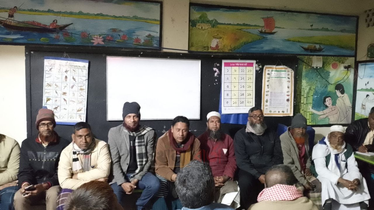 শিবগঞ্জের কুড়াহার গ্রামে বিএনপির ধানের শীষ মার্কার উঠান বৈঠক অনুষ্ঠিত