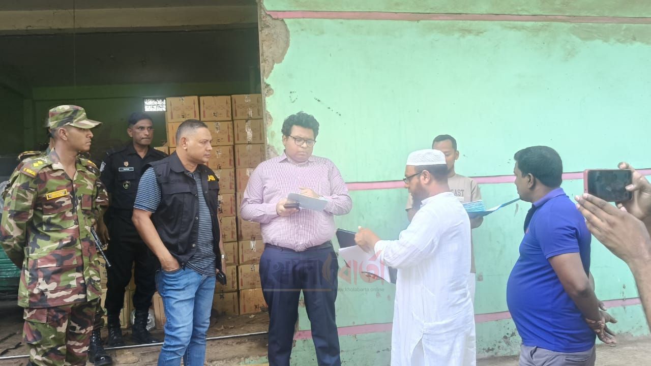হাটহাজারীতে ৩০ হাজার লিটার ভোজ্যতেল জব্দ, প্রতিষ্ঠানকে জরিমানা