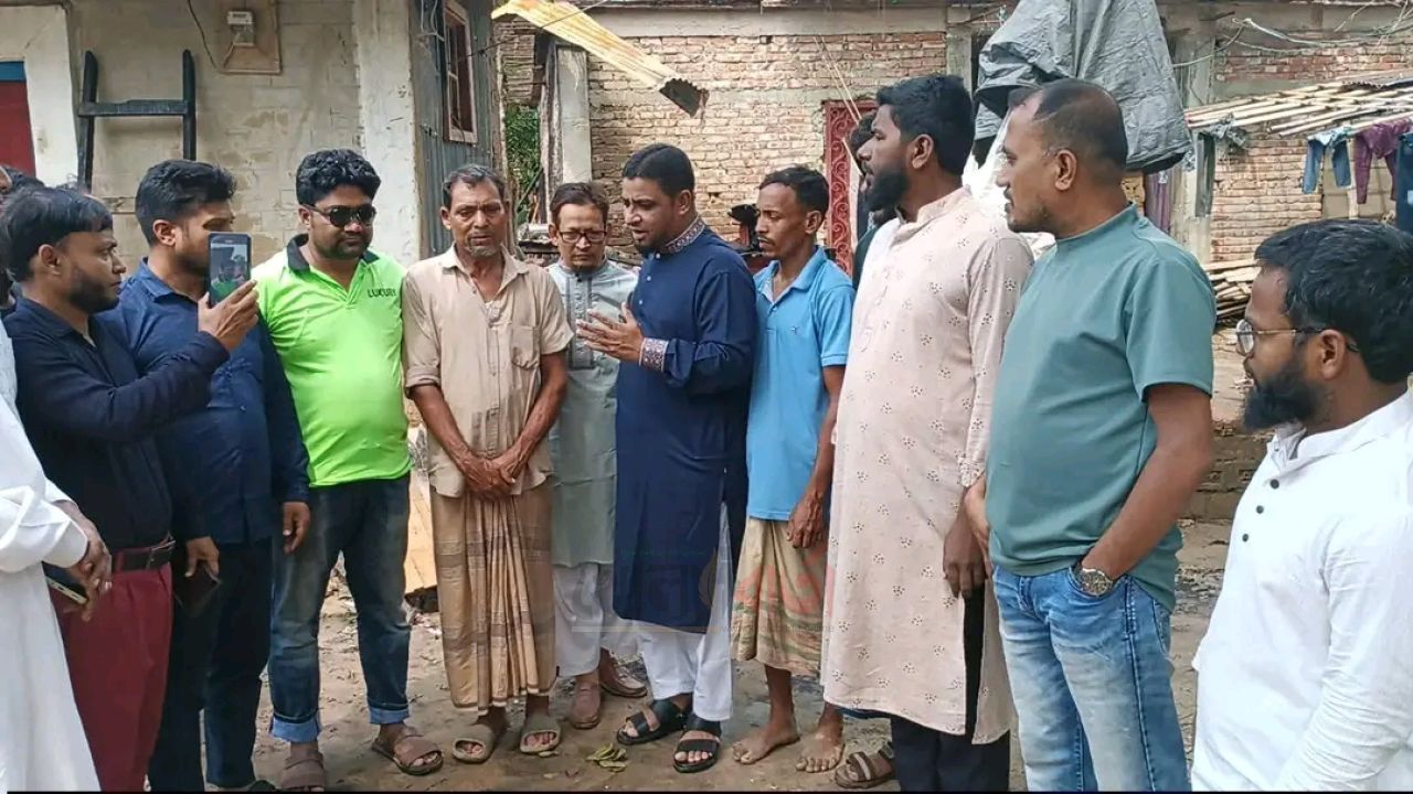 অগ্নিকাণ্ডে ক্ষতিগ্রস্ত পরিবারের পাশে জামায়াতে ইসলামী রাঙ্গুনিয়া উপজেলা