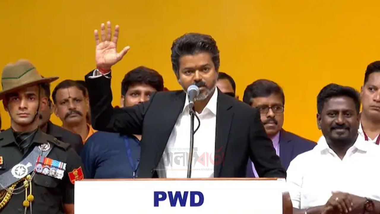 তামিলনাড়ুর মুখ্যমন্ত্রী হিসেবে শপথ নিলেন থালাপতি বিজয়