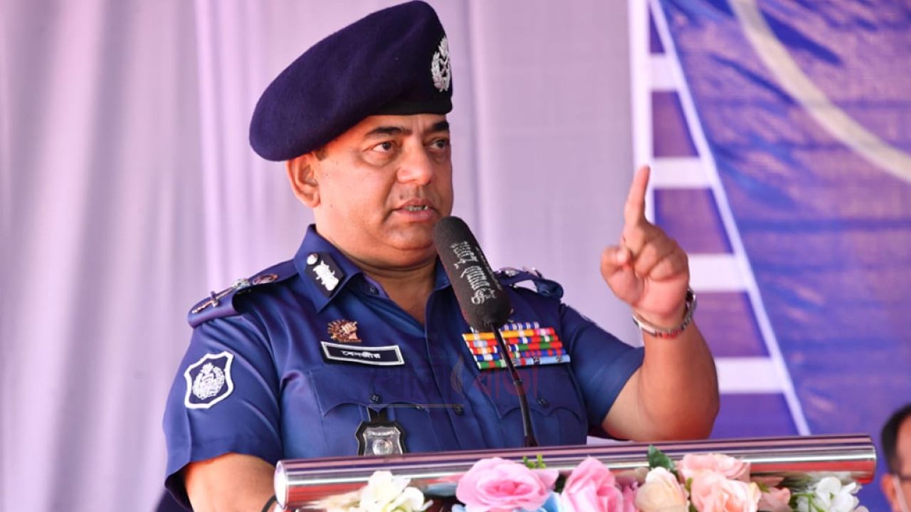 সাবেক আইজিপি বেনজীর আহমেদ দুবাই পুলিশের হাতে গ্রেফতার