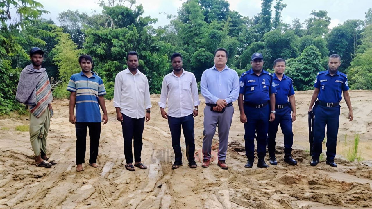 লোহাগাড়ায় অবৈধ বালু উত্তোলনের বিরুদ্ধে অভিযান, ২৩ হাজার ঘনফুট বালু জব্দ