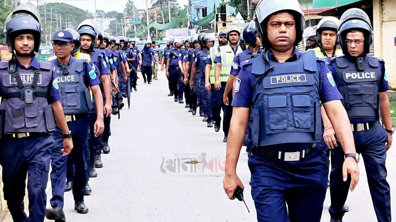 বড়লেখায় আইনশৃঙ্খলা পরিস্থিতি স্বাভাবিক রাখা ও অপরাধ দমনে পুলিশের বিশেষ মহড়া