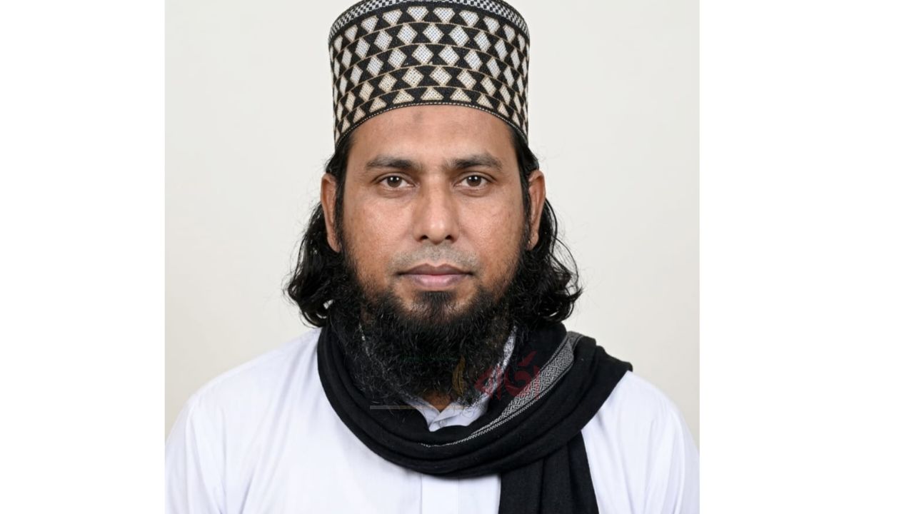 ধুনটে কথিত পীর জাকারিয়ার বিরুদ্ধে কোরআন অবমাননার অভিযোগ, উত্তেজনা ও বিক্ষোভ মিছিল