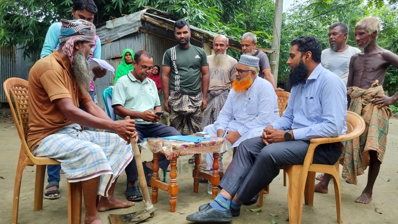 গাইবান্ধায় পুরোদমে চলছে কৃষকদের তথ্য সংগ্রহ ; কার্ডেই মিলবে কৃষকের নানা সুবিধা