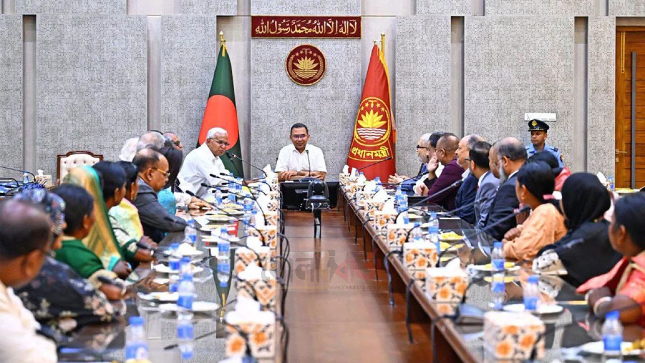 সমাজের সবাই এগিয়ে এলে অনেক বড় সমস্যার সমাধান করা সম্ভব: প্রধানমন্ত্রী