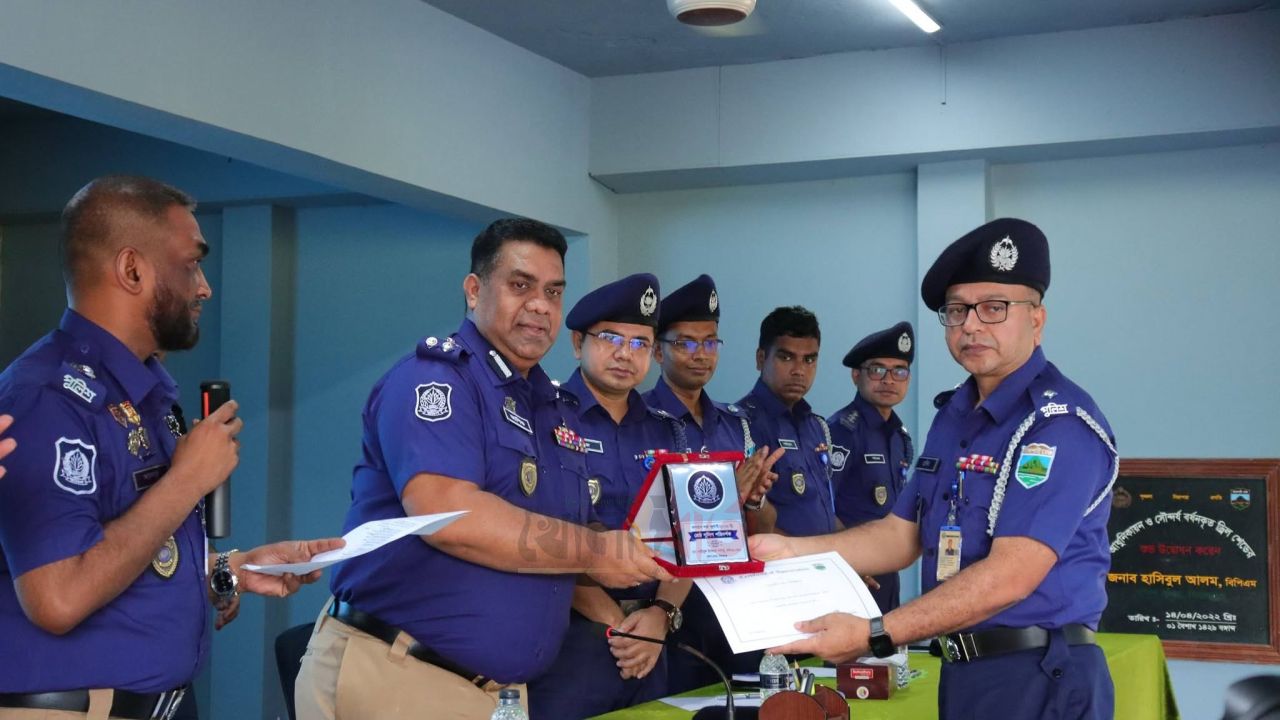 সিরাজগঞ্জে শ্রেষ্ঠ পুলিশ পরিদর্শক সদর থানার ওসি রাকিবুল হাসান
