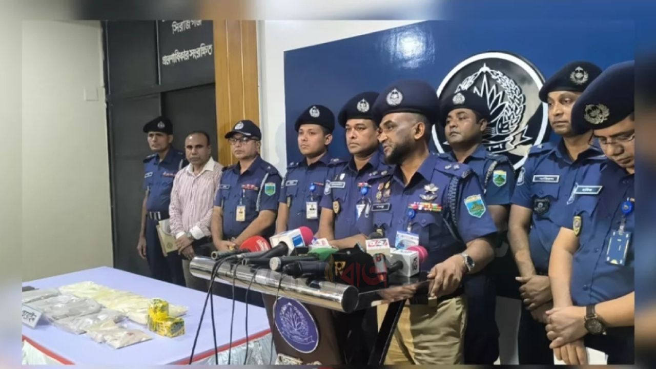 সিরাজগঞ্জে ট্রাক থেকে ৪ কোটি টাকার হেরোইন উদ্ধার, গ্রেপ্তার ২