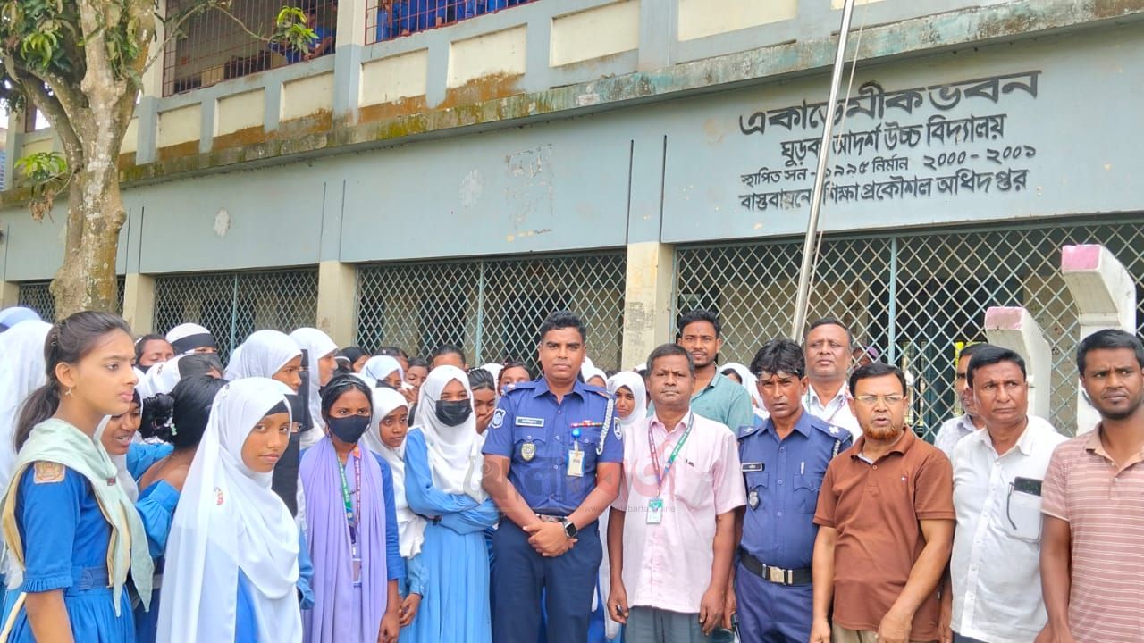 রায়গঞ্জে ইভটিজিংবিরোধী ঝটিকা অভিযান, ৩ জন আটক, মুচলেকায় ছাড়া