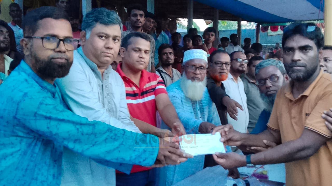 রায়গঞ্জে ‘মাদক ছাড়ো, খেলা ধরো’ স্লোগানে প্রমিলা ফুটবল টুর্নামেন্ট