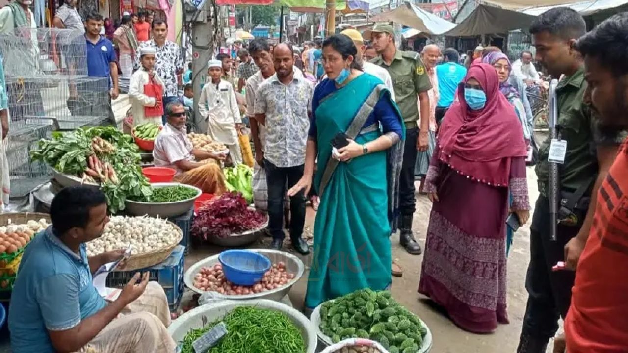 বেলকুচিতে যানজট নিরসনে দখলদারি উচ্ছেদ অভিযান