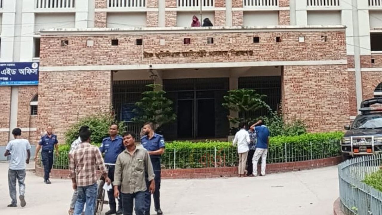 সিরাজগঞ্জে পুলিশ সদস্যকে ধাক্কা দিয়ে হাজতখানা থেকে পালাল আসামি