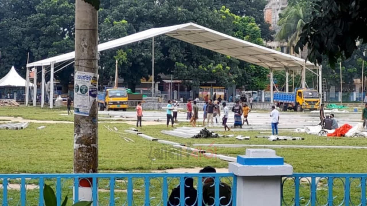 রাষ্ট্রপতিকে বরণ করা জন্য বানানো হচ্ছে মঞ্চ