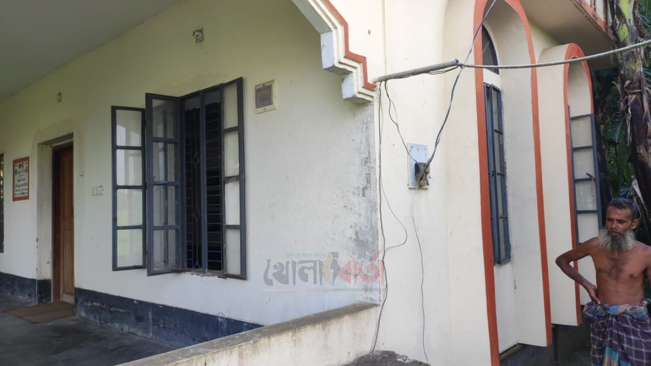 ধুনটের ফড়িংহাটা গ্রামে মসজিদের গ্রিল কেটে মাইকসেটসহ মালামাল চুরি