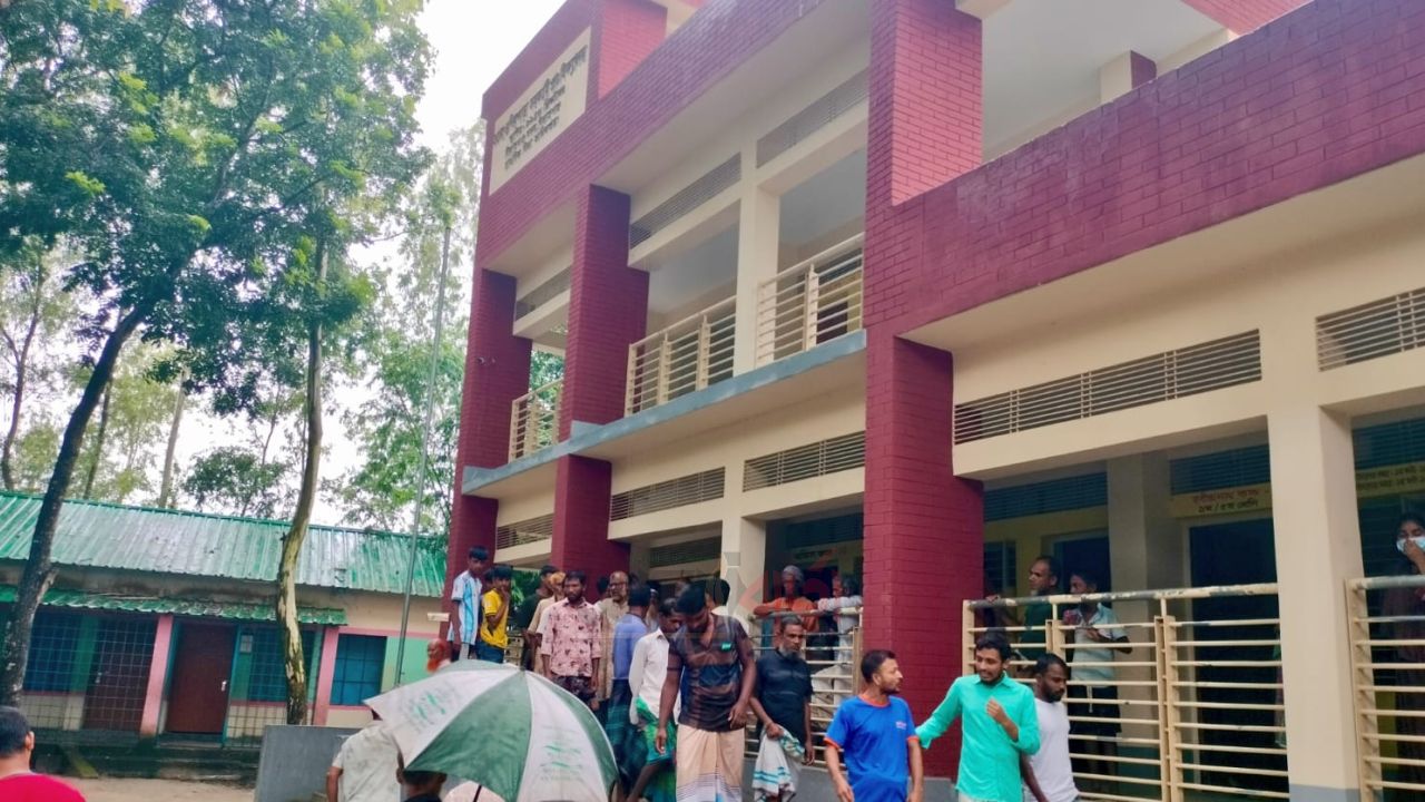 সিরাজগঞ্জে প্রধান শিক্ষককে মারপিটের হুমকী, তদন্ত কমিটি গঠন