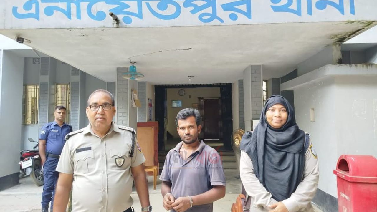 এনায়েতপুরে ২ কেজি গাঁজাসহ একজন গ্রেপ্তার