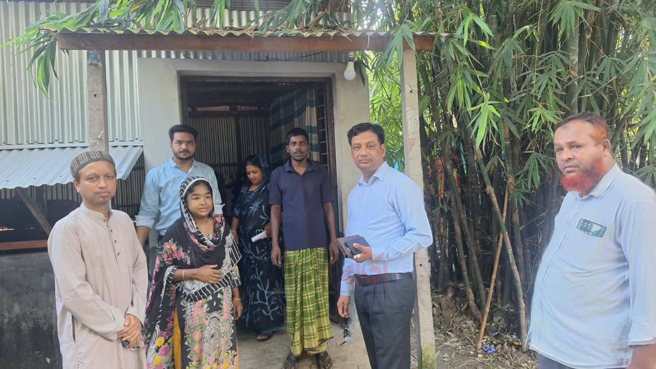 সোহেলের ঠিকানা গোয়ালঘর, ঘর ও জীবিকার স্বপ্ন দেখাচ্ছেন সালথার ইউএনও