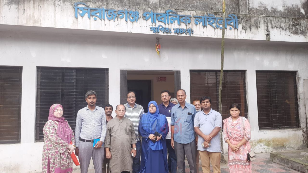সিরাজগঞ্জ পাবলিক লাইব্রেরি পরিদর্শনে জেলা পরিষদের প্রধান নির্বাহী কর্মকর্তা আফসানা ইয়াসমিন