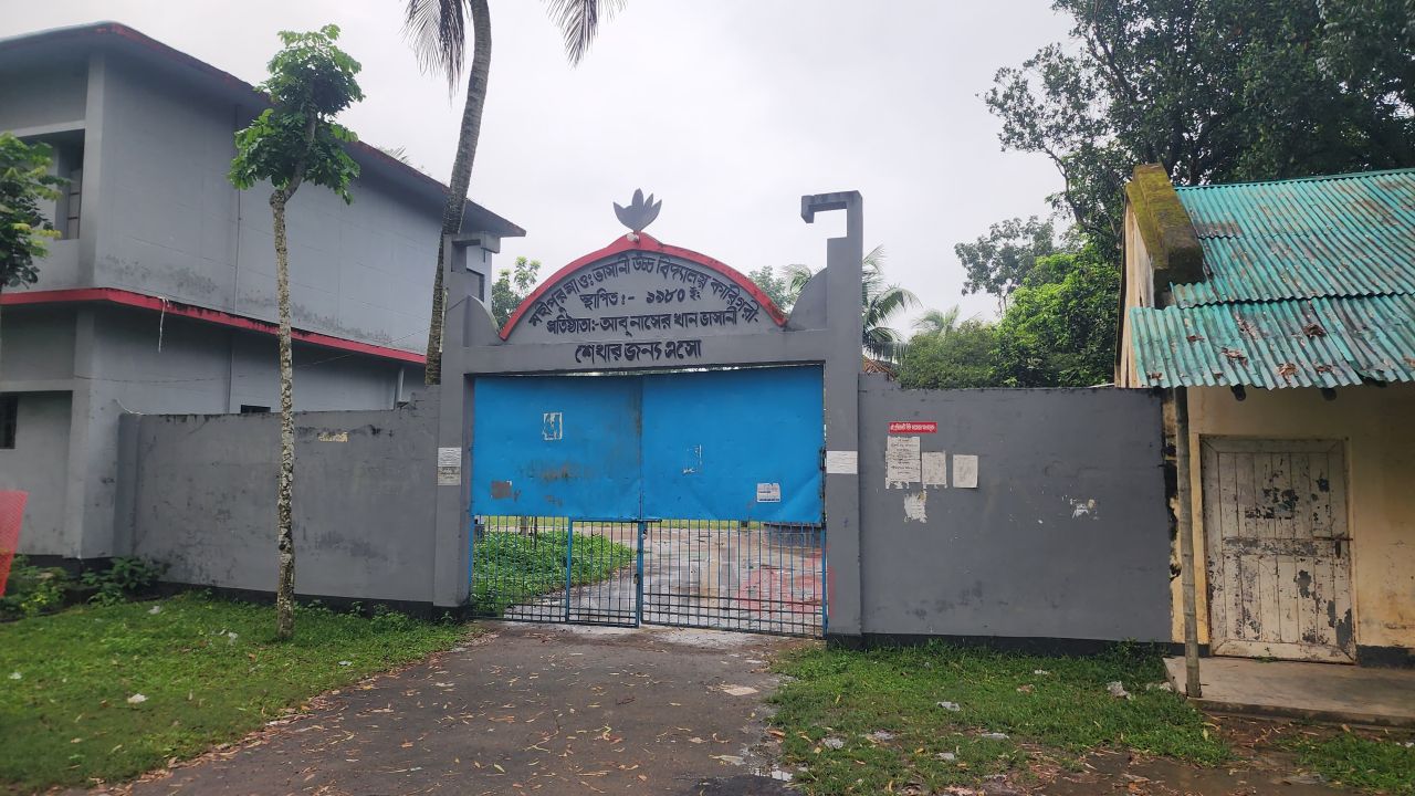 জয়পুরহাটে আবারও ক্লাসে অসুস্থতা, এবার আরেক বিদ্যালয়ের ৫ ছাত্রী হাসপাতালে