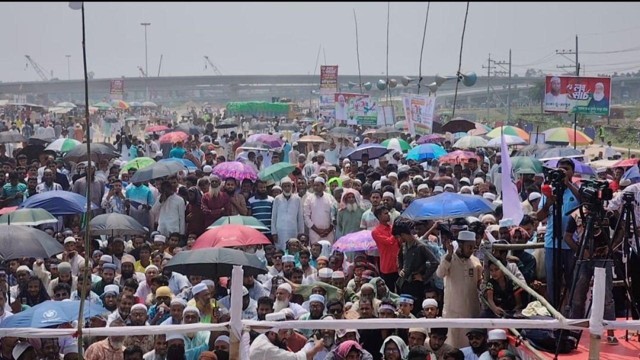 লং মার্চ বাস্তবায়নে সিরাজগঞ্জে তীব্র রোদ উপেক্ষা করে জনস্রোত, নিরাপত্তায় ৫০০ পুলিশ