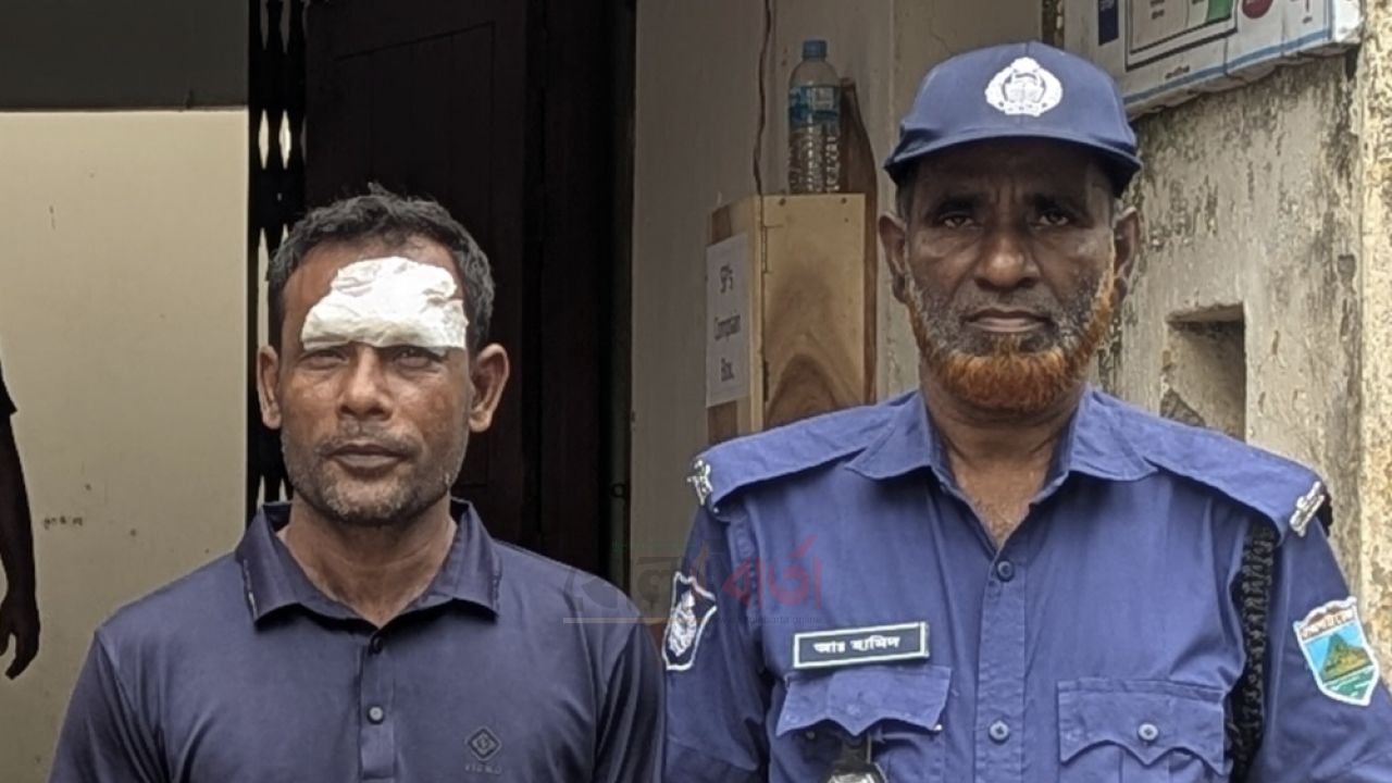 রায়গঞ্জে পাঁচ পিস ইয়াবাসহ কথিত মানবাধিকারকর্মী ও কবিরাজ গ্রেপ্তার