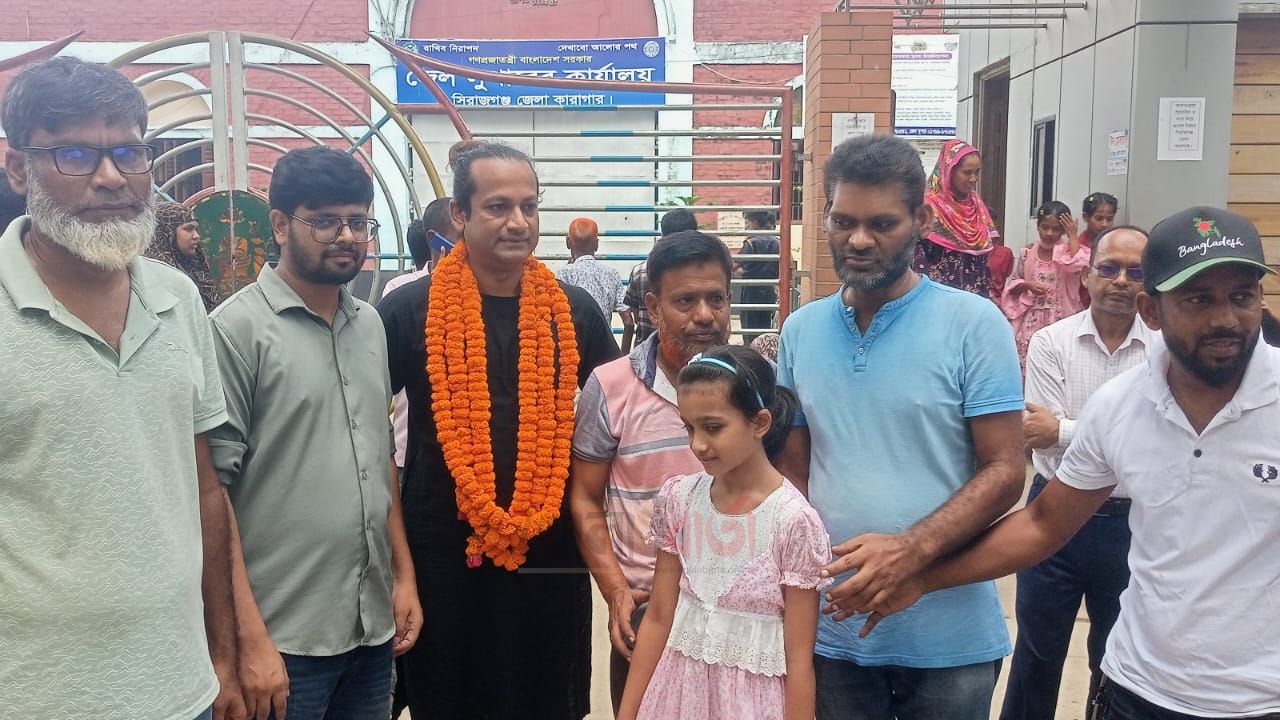 রায়গঞ্জে এমপির গাড়িতে হামলার মামলায় জামিনে মুক্ত মানবাধিকার কর্মী তমাল সরকার 