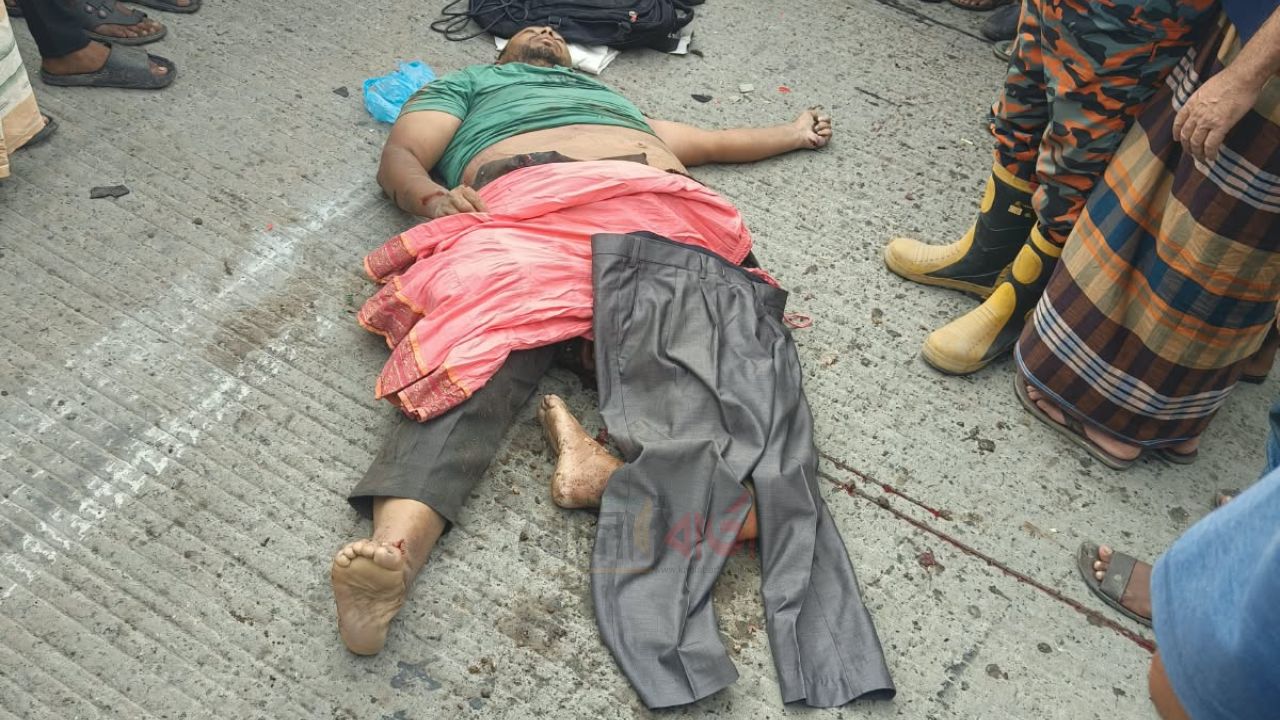 ভুইয়াগাতিতে ব্যারিকেডহীন ওয়েল্ডিং, সংকুচিত মহাসড়কেই প্রাণ গেল মোটরসাইকেল আরোহীর