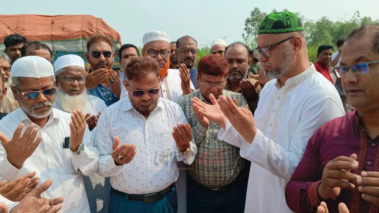 রায়গঞ্জে ১ কোটি ৬০ লাখ টাকা ব্যয়ে সড়ক পুনর্বাসনকাজের উদ্বোধন