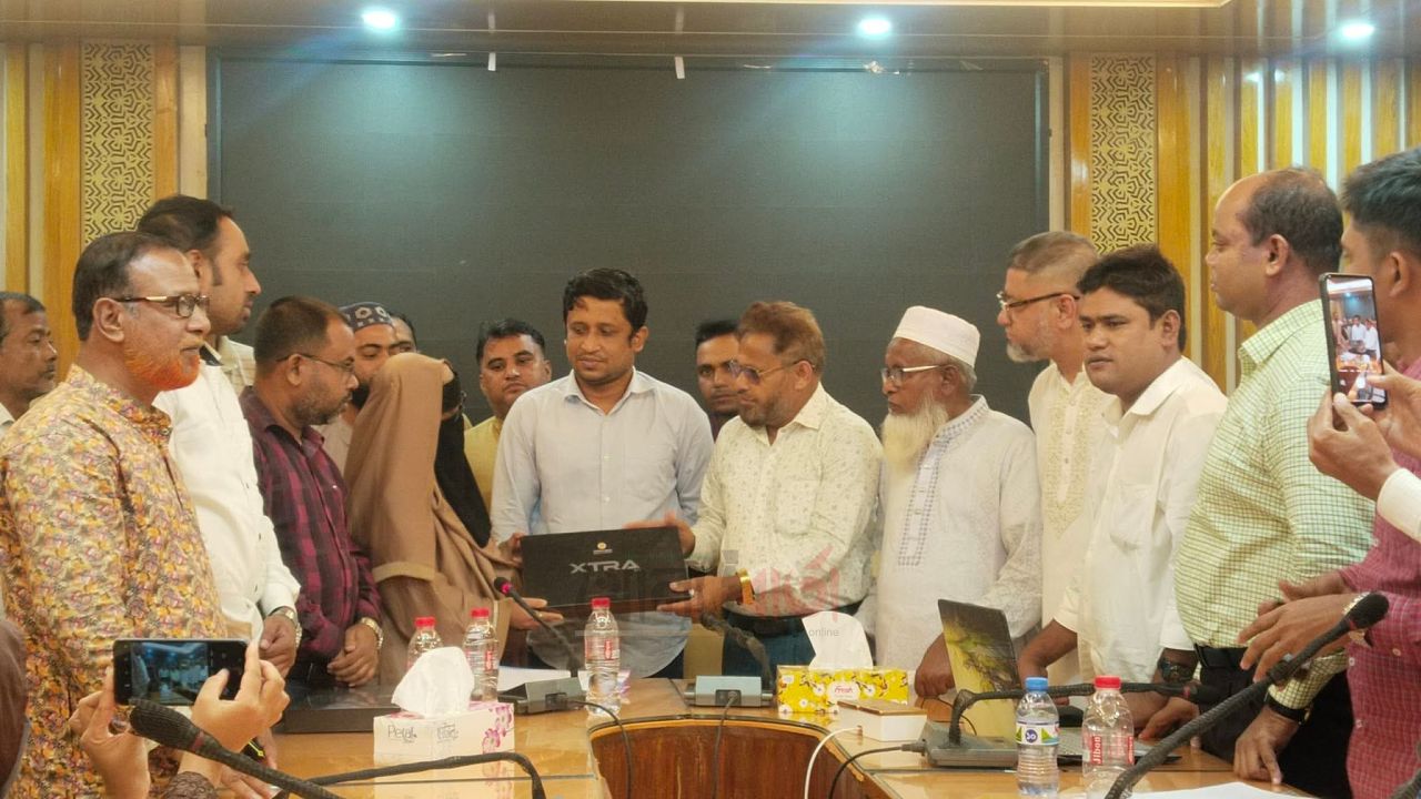 রায়গঞ্জ-তাড়াশে ফ্যামিলি কার্ড বাস্তবায়নে প্রশিক্ষণ কার্যক্রমের উদ্বোধন, অনিয়ম না করার নির্দেশ এমপি’র