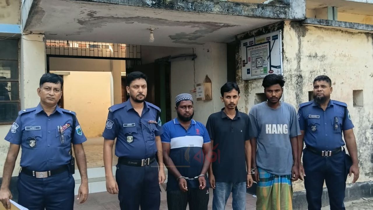 রায়গঞ্জে ৪০০ গ্যাস সিলিন্ডার লুট, ৪৮ উদ্ধার, গ্রেপ্তার ৩