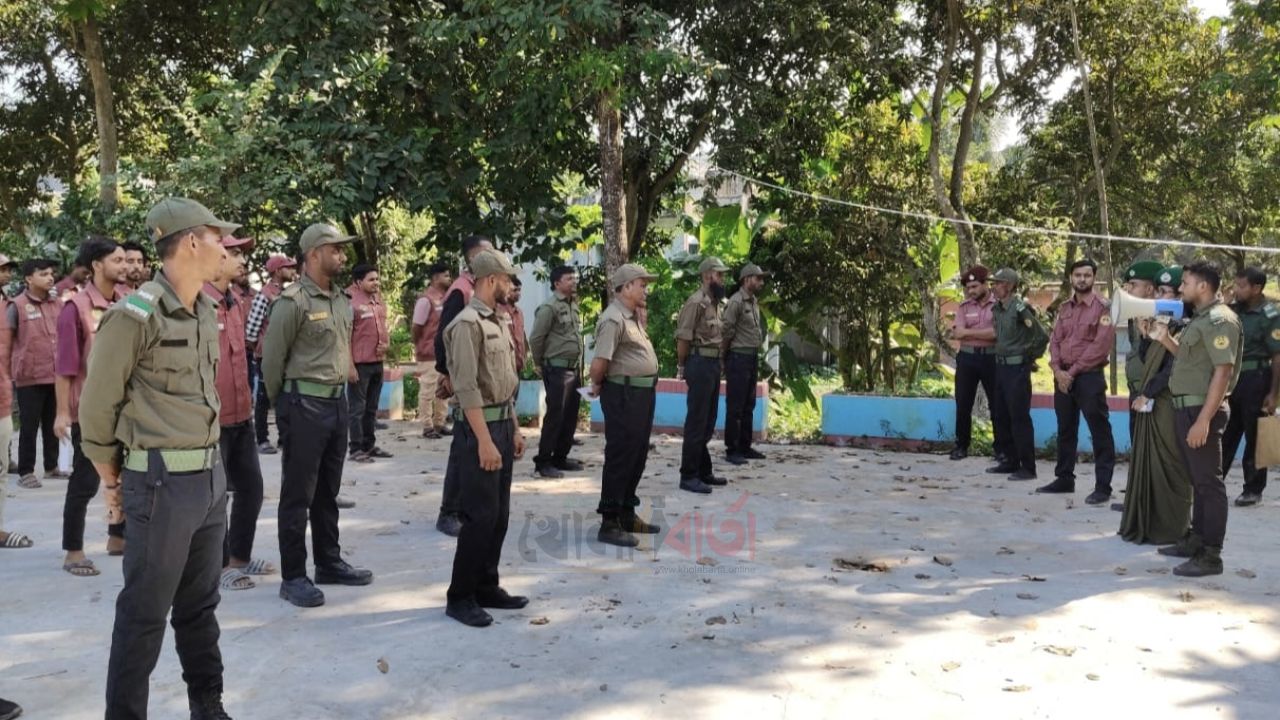 রায়গঞ্জে ৯৩ পূজামণ্ডপে নিরাপত্তায় ৬০২ আনসার-ভিডিপি সদস্য মোতায়েন