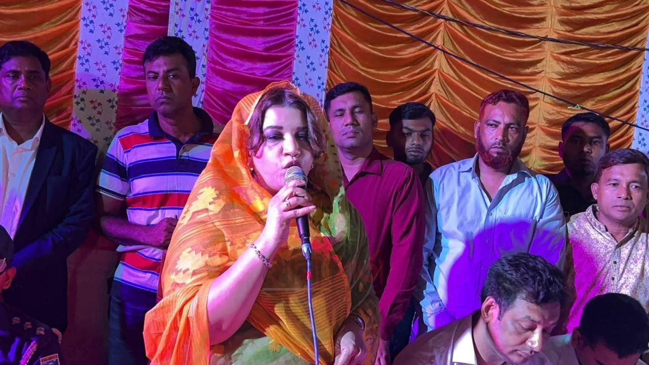 বিকেল থেকে রাত পর্যন্ত নগরকান্দা-সালথায় পূজামণ্ডপ পরিদর্শনে শামা ওবায়েদ