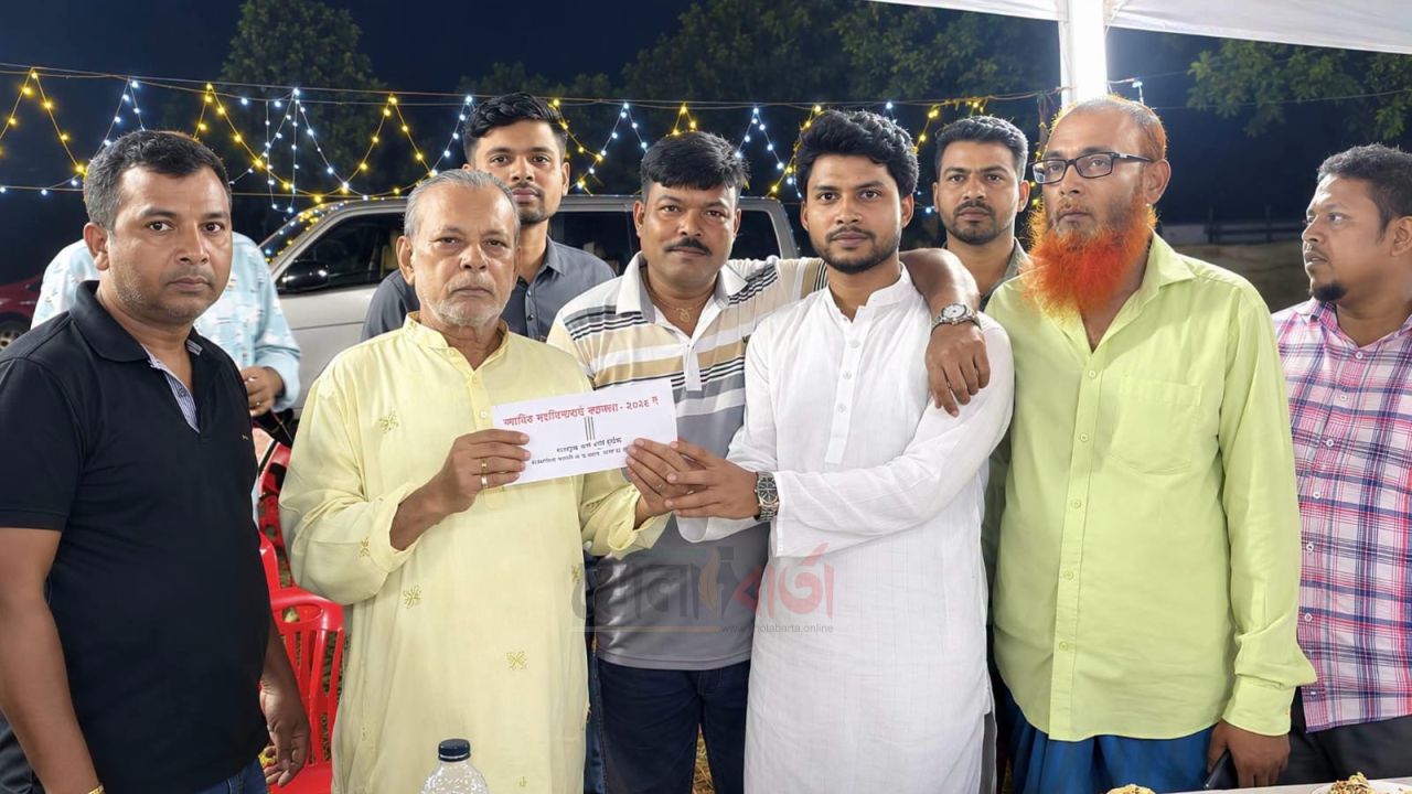 ফরিদপুরে পূজামণ্ডপ পরিদর্শন করলেন কাউন্সিলর পদপ্রার্থী এস এম বশির