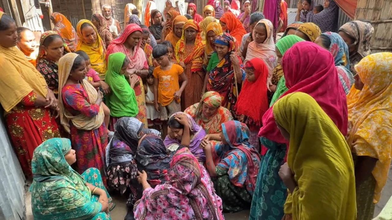 উল্লাপাড়ায় যুবককে বাড়িতে ডেকে কুপিয়ে হত্যার অভিযোগ, আটক ১
