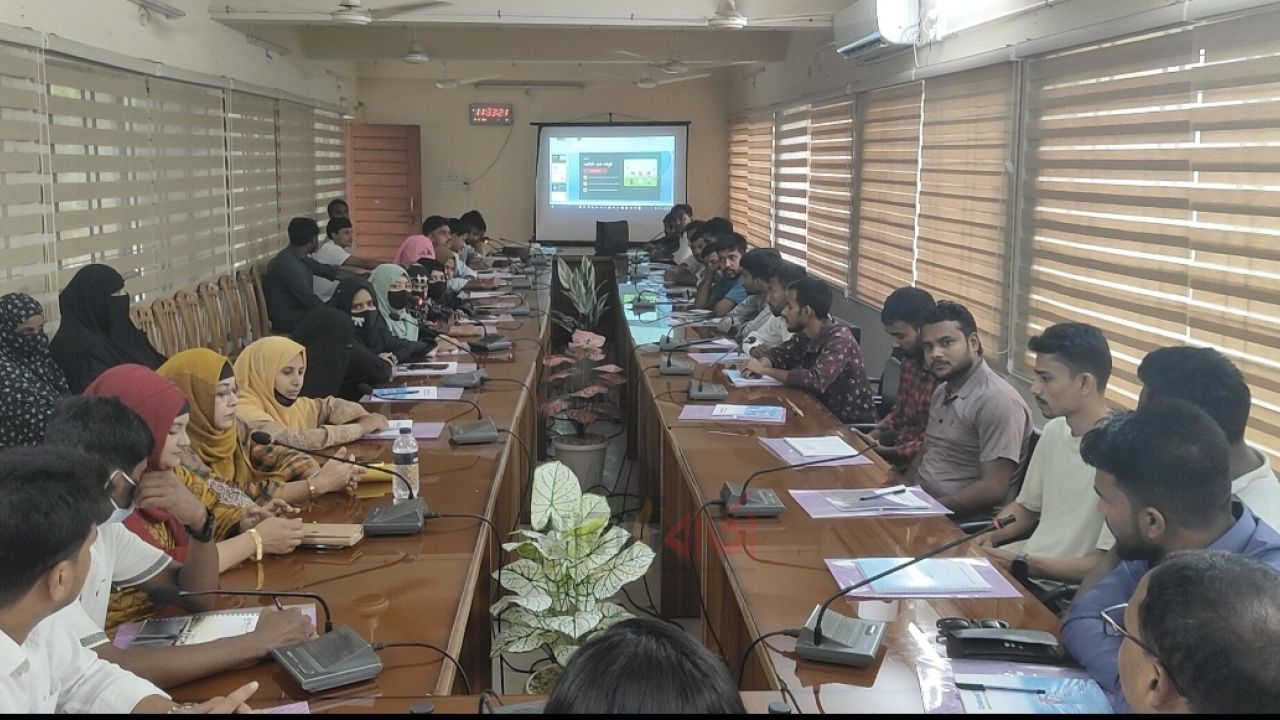 কামারখন্দে ফ্যামিলি কার্ড বাস্তবায়নে তথ্য সংগ্রহকারীদের প্রশিক্ষণ শুরু