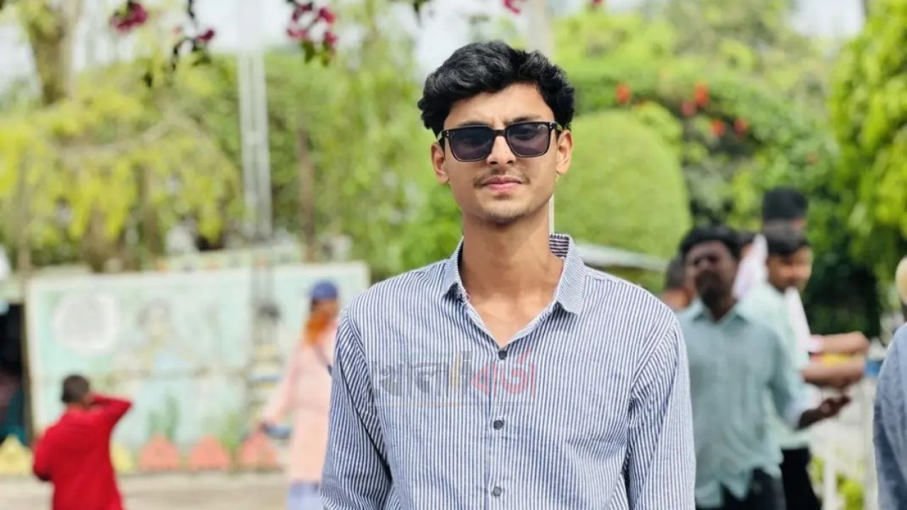 রায়গঞ্জে দিনমজুর বাবার ছেলে মুন্নার জিপিএ-৫, স্বপ্ন এখন বিশ্ববিদ্যালয়ে পড়ার
